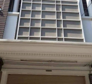 萱銮区 | Home Office— Rama 9，4x巷 家庭办公室出租/售 4.5层楼 400平米 出租60,000泰铢/月，出售1400万泰铢